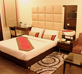 amrapali hotel Club Room